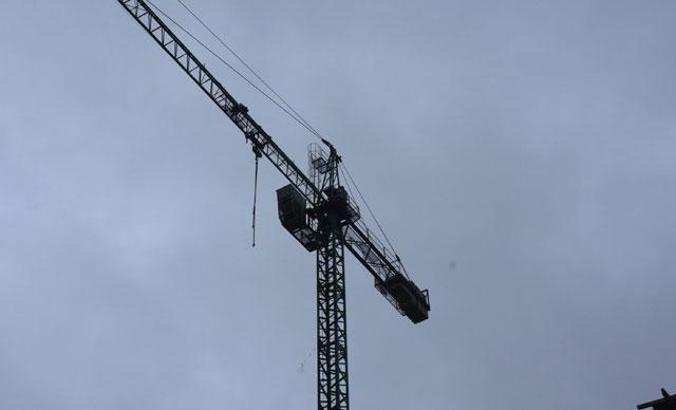 Avcılar'da kullandığı vinçten düşerek öldü