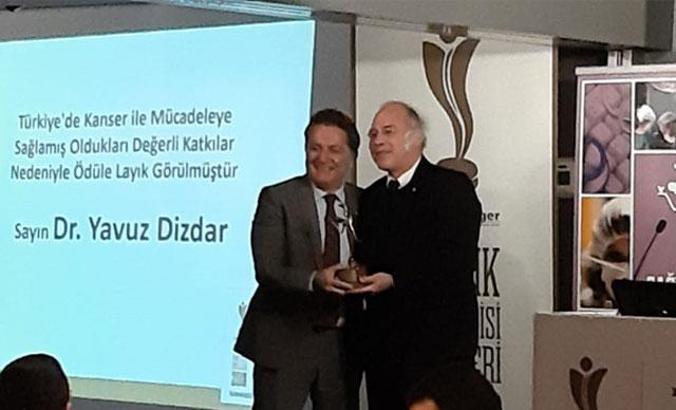 Yavuz Dizdar'a 'Sağlık Gönüllüleri Türkiye'den ödül