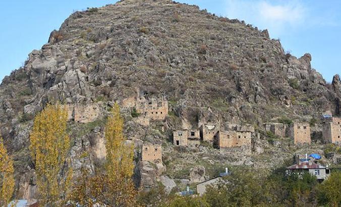 Çukurca'da 400 yıllık kale evler butik otele dönüşüyor