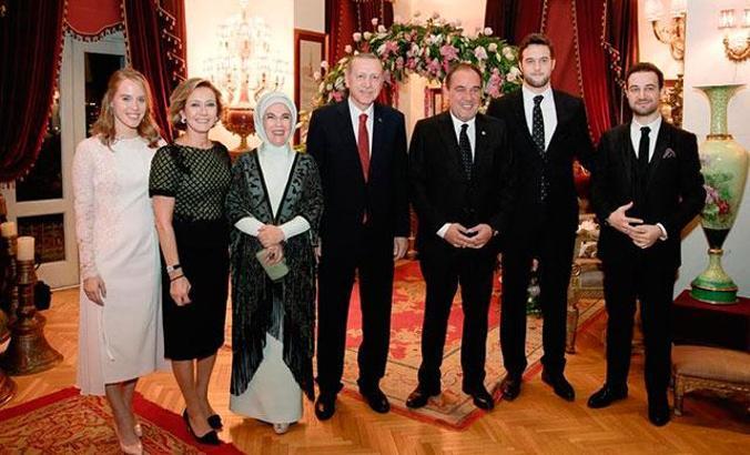 Yelda Demirören ile Haluk Kalyoncu'nun nişan yüzüklerini Cumhurbaşkanı Erdoğan ve eşi Emine Erdoğan taktı