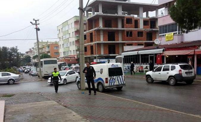 Büfe önüne park tartışmasında başından vuruldu