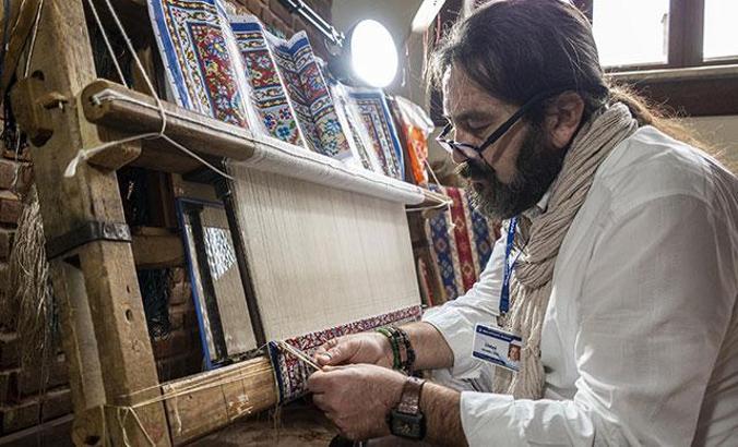 Dağ köyünden, Katar Sarayı'na ipek halı