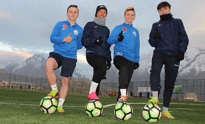 Hakkari'de kadın futbol takımına 4 yabancı transfer