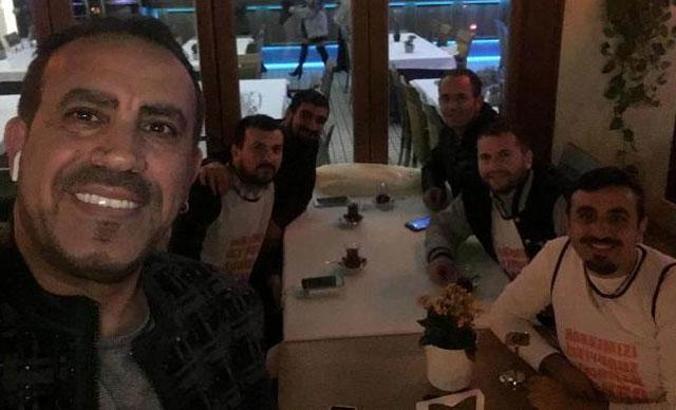 Haluk Levent, işten çıkarılan market zinciri işçileriyle buluştu