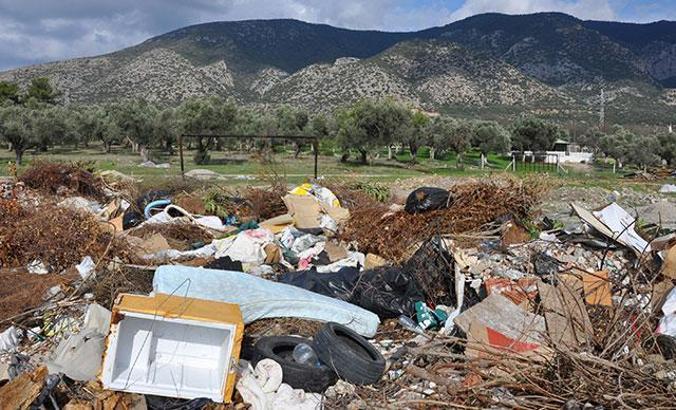 Bir zamanlar futbol sahasıydı şimdi çöplük oldu