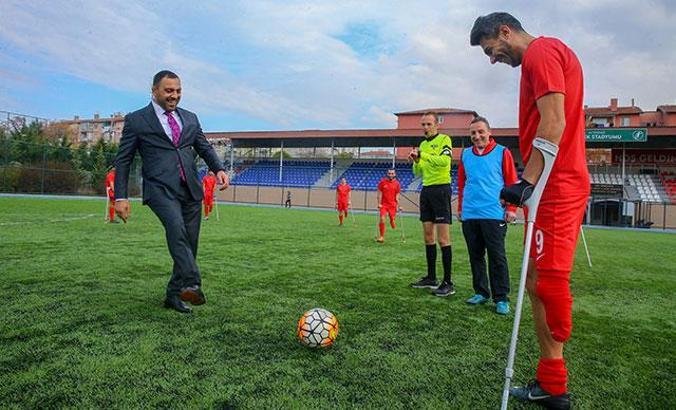 'Engelsiz Maç'ın başlama vuruşunu Bakan Yardımcısı Yerlikaya yaptı