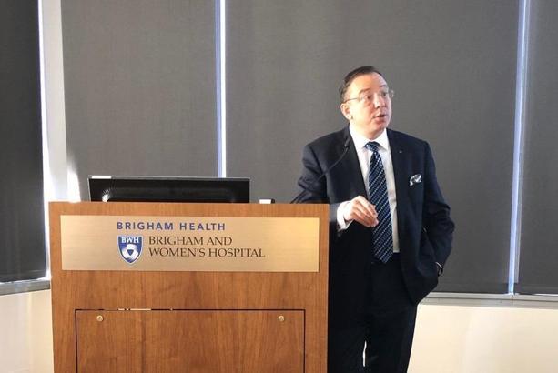 Türk hekim Harvard’ta tecrübelerini paylaştı