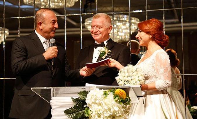Bakan Çavuşoğlu, Antalya'da nikah törenine katıldı