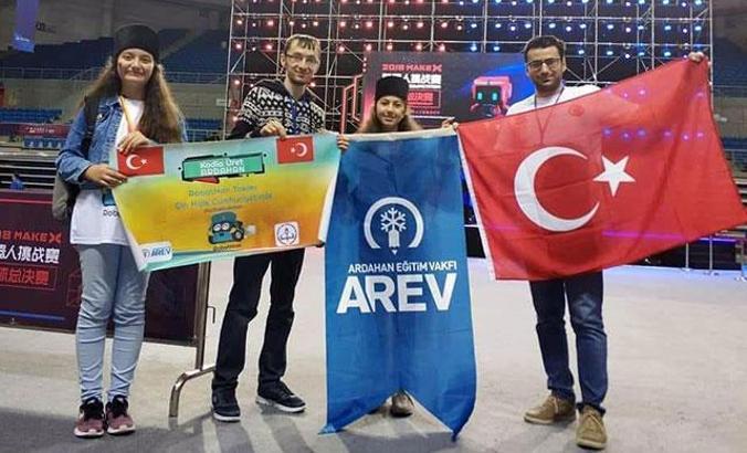 Ardahanlı kızlar, 'Robothan' projesiyle Çin'de ilk 10'a girdi