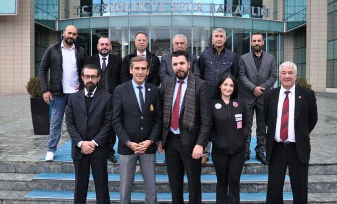 Motosiklet sürücülerinden 'motorcu dostu bariyer' talebi
