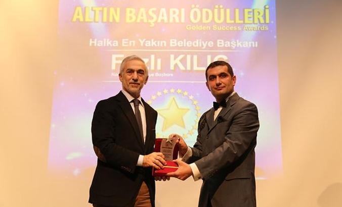 Fazlı Kılıç, ‘halka en yakın başkan’ ödülü aldı