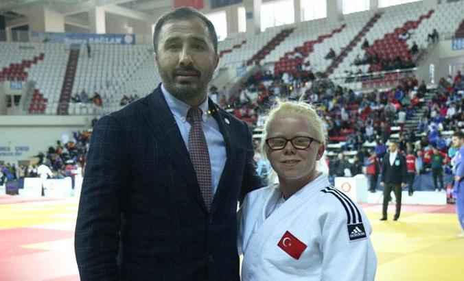 Görme engelli judocu Cahide Eke'den bir ilk