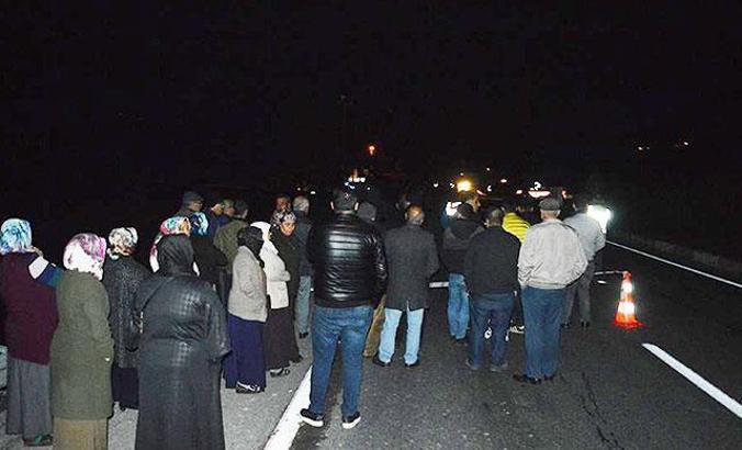 Otomobilin çarptığı anne öldü, oğlu ağır yaralandı
