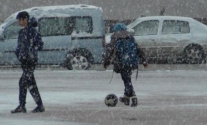 Türkiye 'kar'a teslim! Birçok ilde okullar tatil edildi