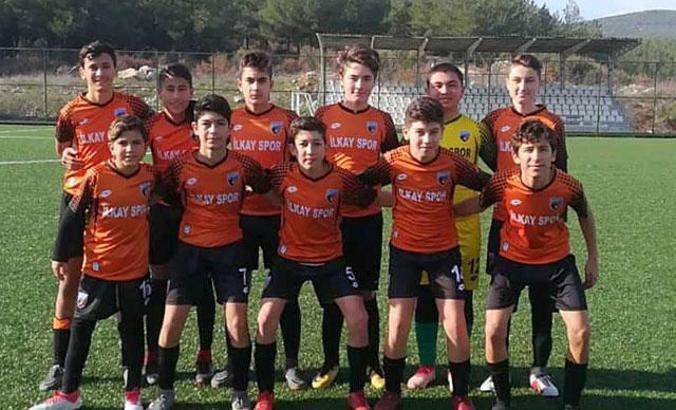 Küçük futbolculardan Fair-Play dersi