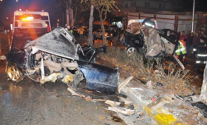 Trafik canavarının gece mesaisi: 2 ölü, 9 yaralı