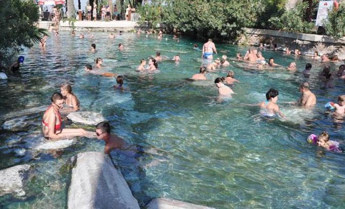 Hz. Meryem'in gözlerini yıkadığı antik havuz ilgi görüyor