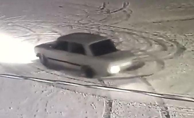 Karda drift yaparken suçüstü yakalandılar