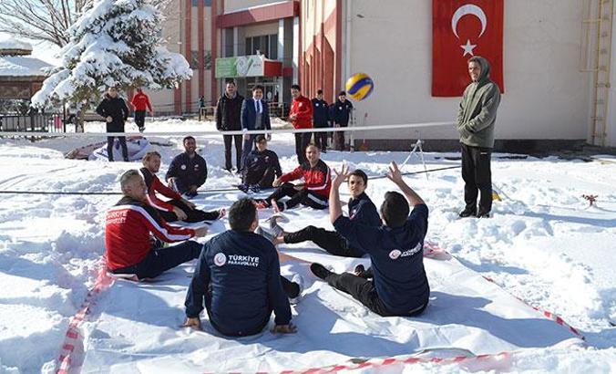 Paravoleybol Milli Takımı, Sarıkamış şehitleri için kar üzerinde antrenman yaptılar
