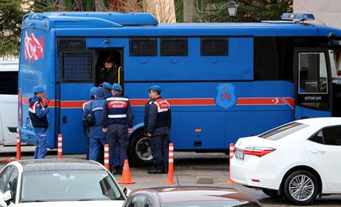 Kasasından 100 kilo altın çıkan FETÖ'cü eski savcının amcası hakim karşısında