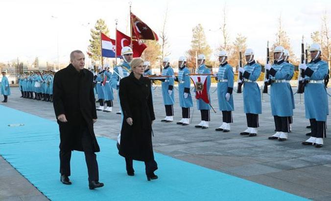 Hırvatistan Cumhurbaşkanı Kitaroviç, resmi törenle karşılandı