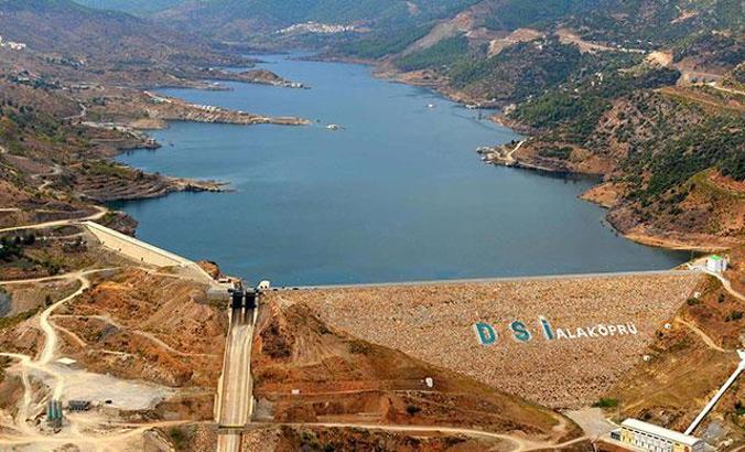 Alaköprü Barajı'nın kapakları açıldı