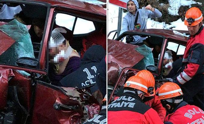 Otomobiller kafa kafaya çarpıştı, can pazarı yaşandı