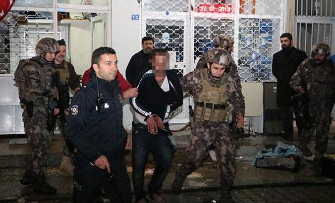 İşyerine giren şüpheliyi, Özel Harekat polisleri yakalandı