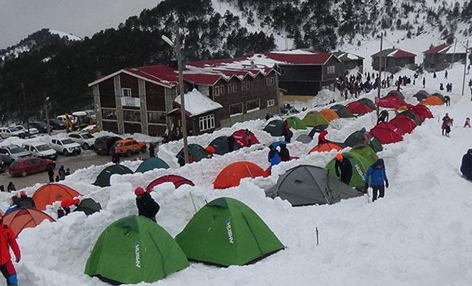 Dağcılar kış eğitimi için Zigana Dağı'nda kamp kurdu