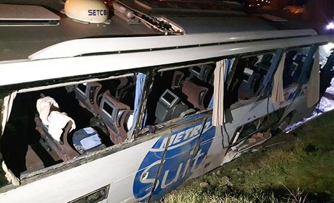 İstanbul'da yolcu otobüs devrildi: 2 ölü, 21 yaralı