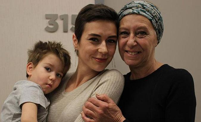 Kanser anne-kız hastalığı birlikte yendi