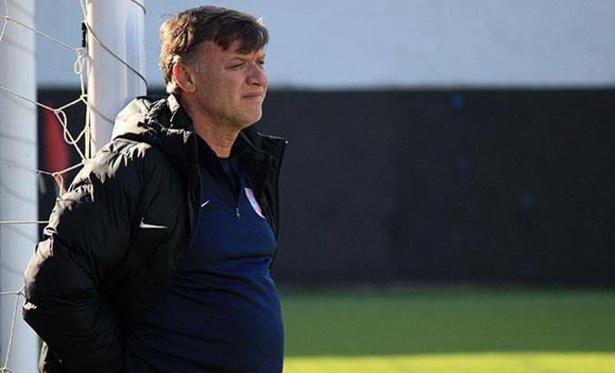 Turgut Uçar İzmir'i üzdü