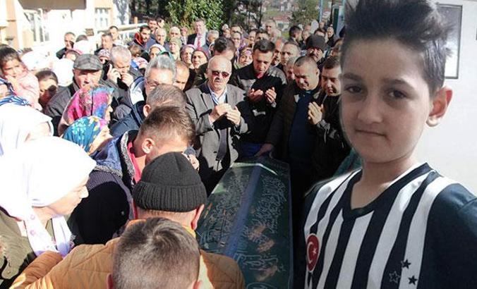 Kırmızıda geçen kamyonun çarpmasıyla yaralanan Tunç, kurtarılamadı