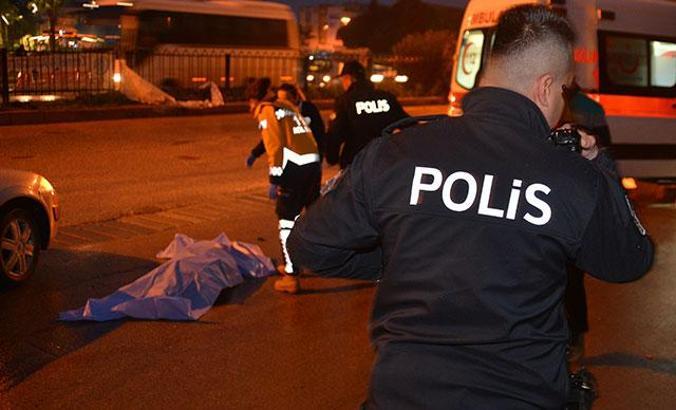 Kamyonetin altında 700 metre sürüklenen kadın öldü, sürücü kaçtı