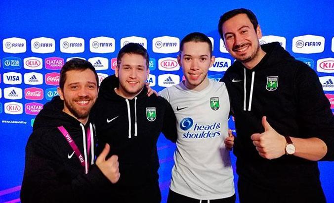 Futbolist gösterdiği başarı ile övgü topladı