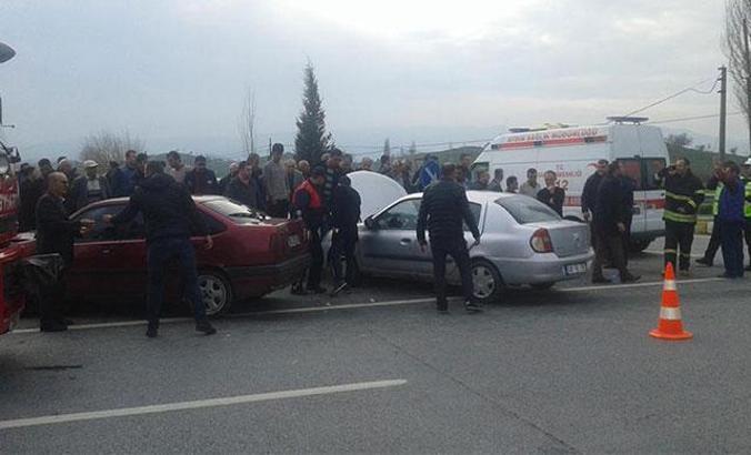 Düğün konvoyundaki otomobil kaza yaptı: 1'i ağır 5 yaralı