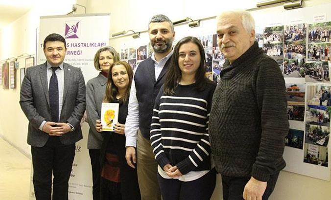 Hayatta kaçırılan anlar kitap oldu, geliri KASDER'e bağışlandı