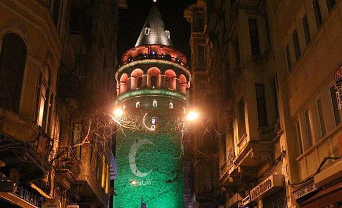 Galata Kulesi, Yeşilay Haftası nedeniyle yeşile büründü