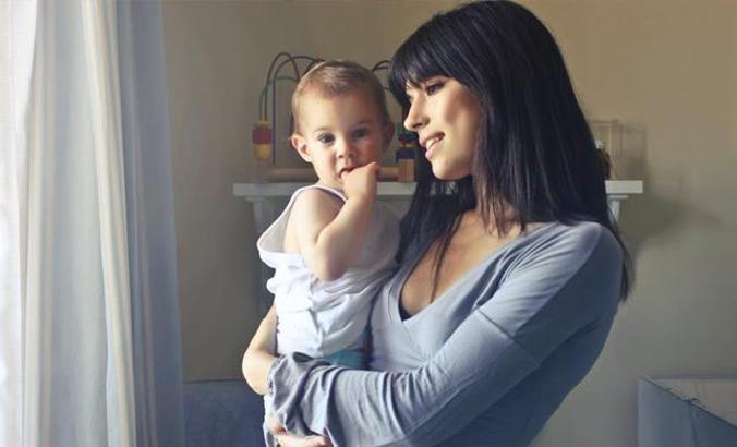 Tek ebeveynli çocukların hayatında büyük değişiklikler yapılmamalı