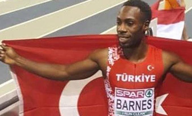 Milli atlet Emre Barnes 60 metrede gümüş madalya kazandı