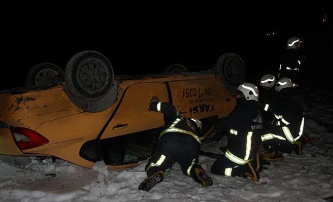Uçurumdan yuvarlanan araçtakilerin imdadına itfaiye yetişti
