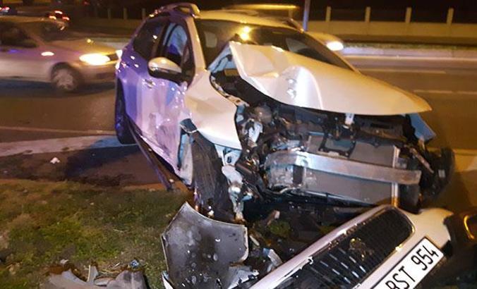Zeytinburnu'nda trafik kazası: 2 yaralı