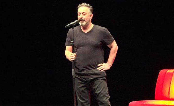 Cem Yılmaz Londra'da kahkahaya boğdu