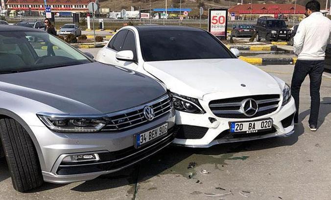 Oyuncu Necati Şaşmaz'ın babası, Bolu'da kaza geçirdi