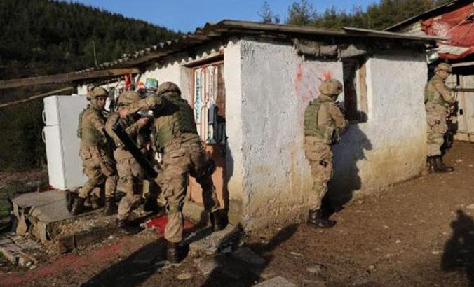 Jandarma 'Koçbaşı'yla kırarak girdi: 2 tutuklama