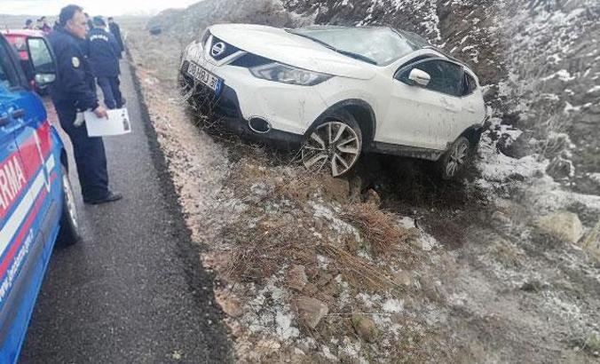 Kaza yapan sürücüye yardım için durdu, cipin çarpmasıyla öldü