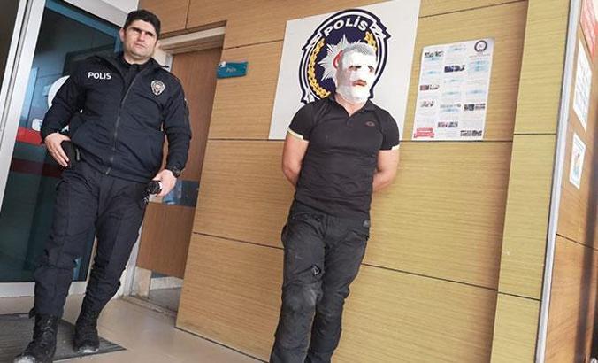 Otomobil ile çarpışan motosikletteki 2 kişi yaralandı