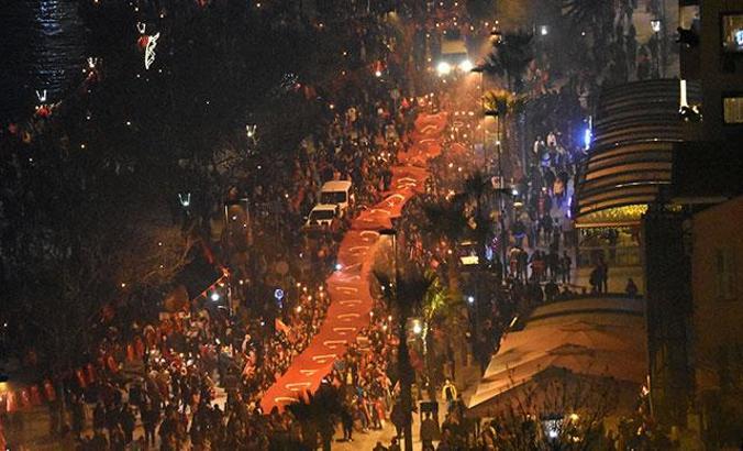 Meşaleler, 'Çanakkale Şehitleri' için yandı