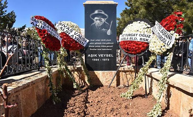 Aşık Veysel, vefatının 46'ncı yılında mezarı başında anıldı