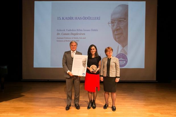 Türk Bilim İnsanı Canan Dağdeviren: Bilim yapmak devrimdir
